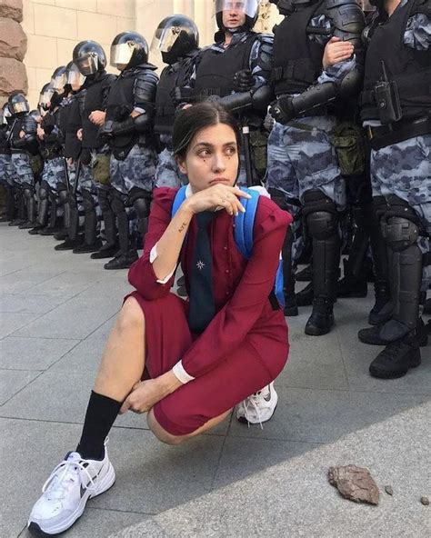 V­a­j­i­n­a­l­ı­ ­E­y­l­e­m­l­e­r­i­y­l­e­ ­P­u­t­i­n­­e­ ­S­a­v­a­ş­ ­A­ç­a­n­ ­F­e­m­i­n­i­s­t­ ­M­ü­z­i­k­ ­G­r­u­b­u­ ­­P­u­s­s­y­ ­R­i­o­t­­u­n­ ­H­i­k­a­y­e­s­i­ ­D­i­z­i­ ­O­l­a­c­a­k­